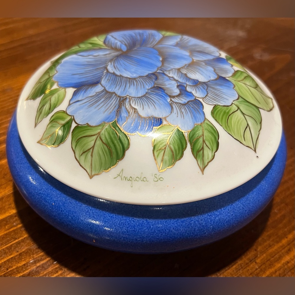 VTG Hand-painted Artist Signed Angiola D’Agostino 1986 Italy Floral Trinket Box